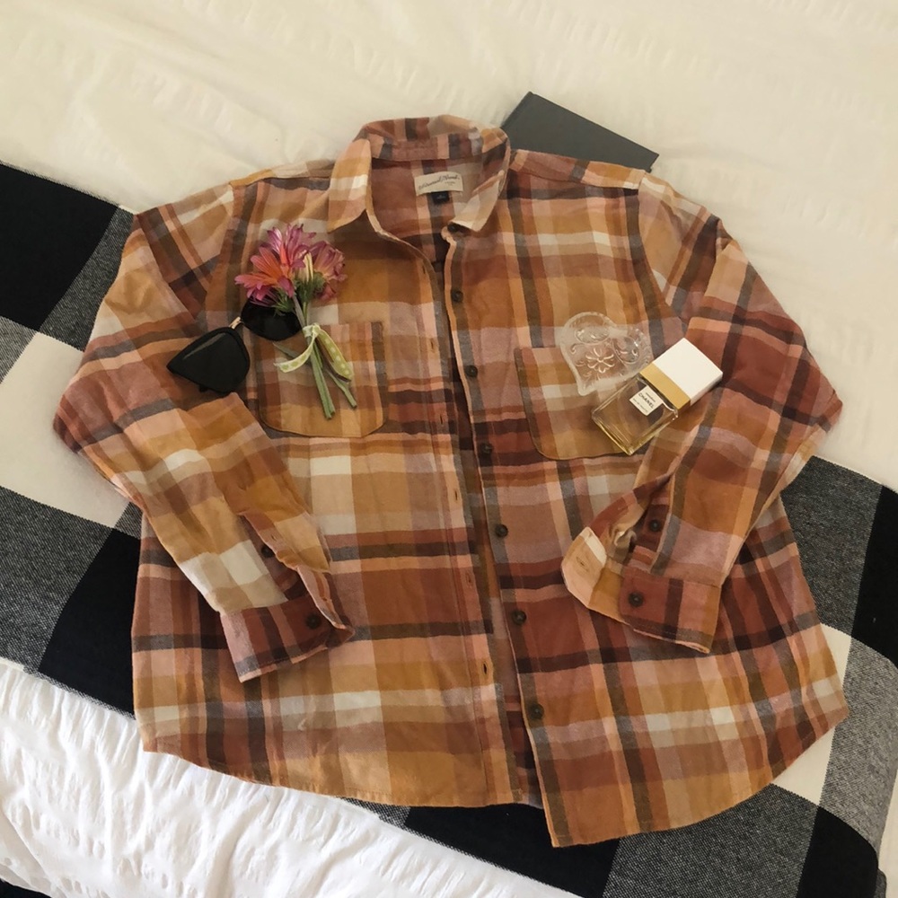 Universal Thread Shirt